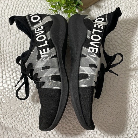 Ladies LOVE ❤️ walking shoe in ladies 8 US - Picture 5 of 8